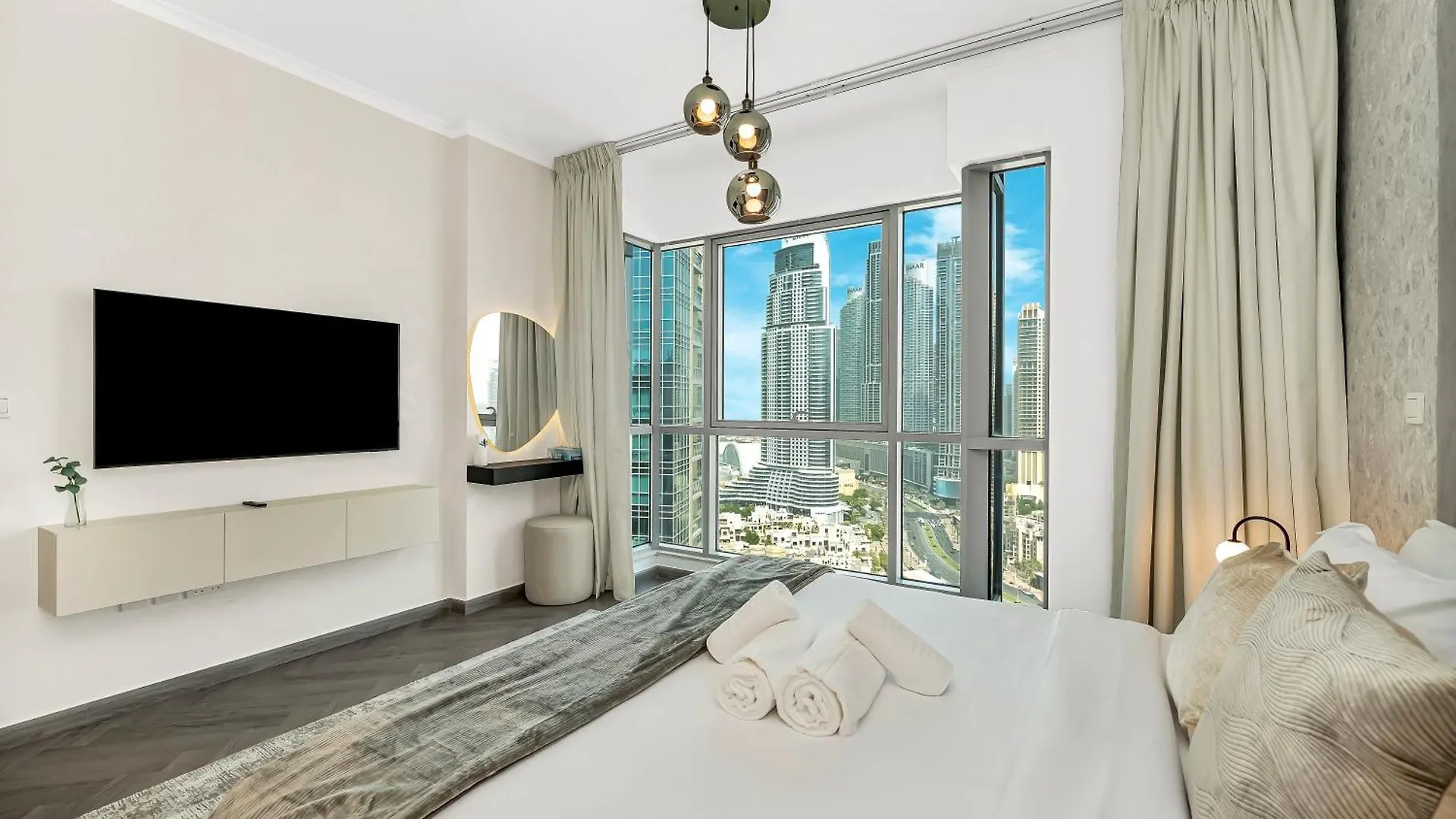 Luxe 4 Bedroom Apartment I Burj Khalifa & Fountain Views I Free Gym, Pool, Parking, Wi-Fi And Ps5 I By Skyline Serenity Dubai Emirati Arabi Uniti