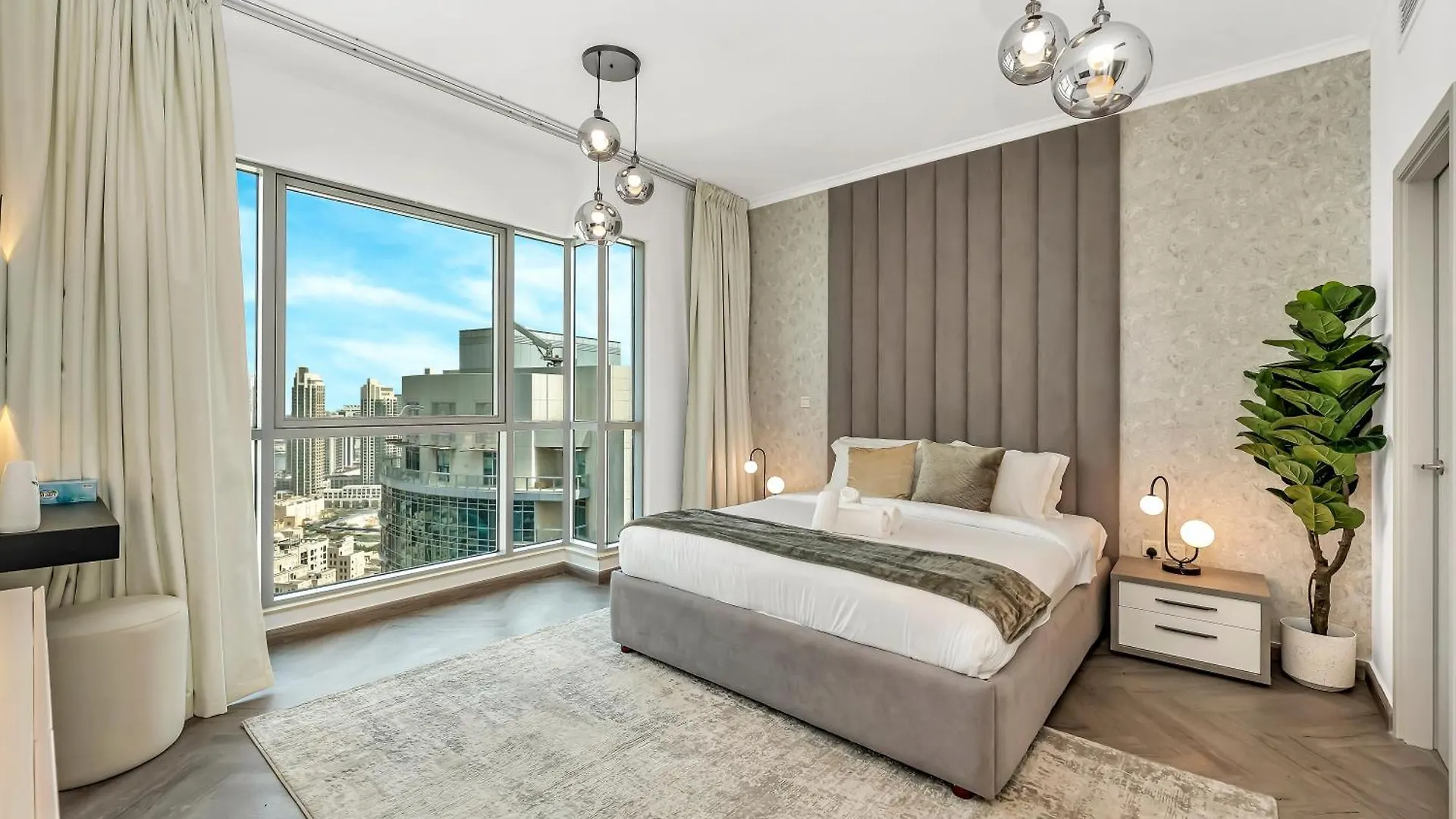 Luxe 4 Bedroom Apartment I Burj Khalifa & Fountain Views I Free Gym, Pool, Parking, Wi-Fi And Ps5 I By Skyline Serenity Dubai